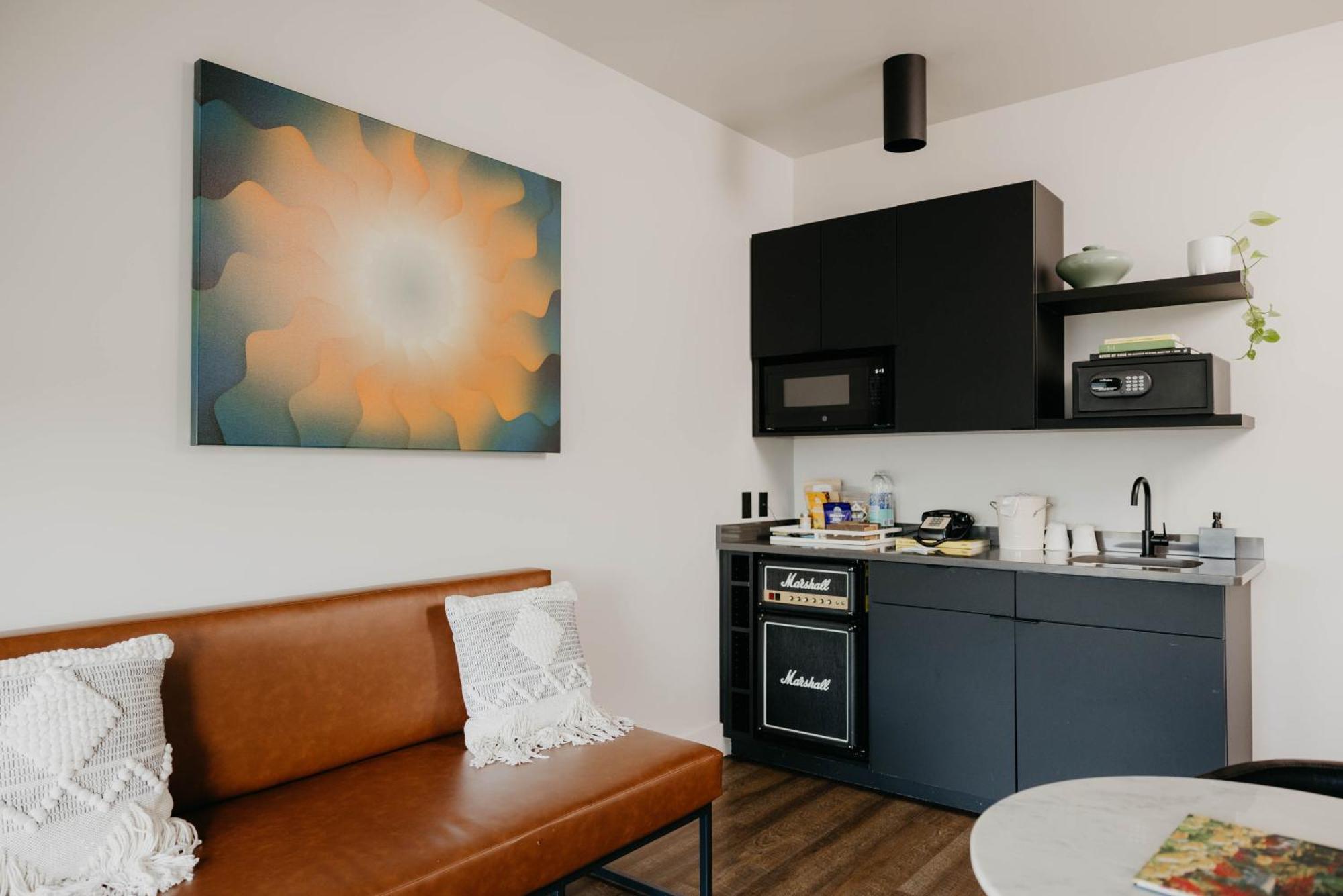 Waymore's & Casual Club Hotel 3*