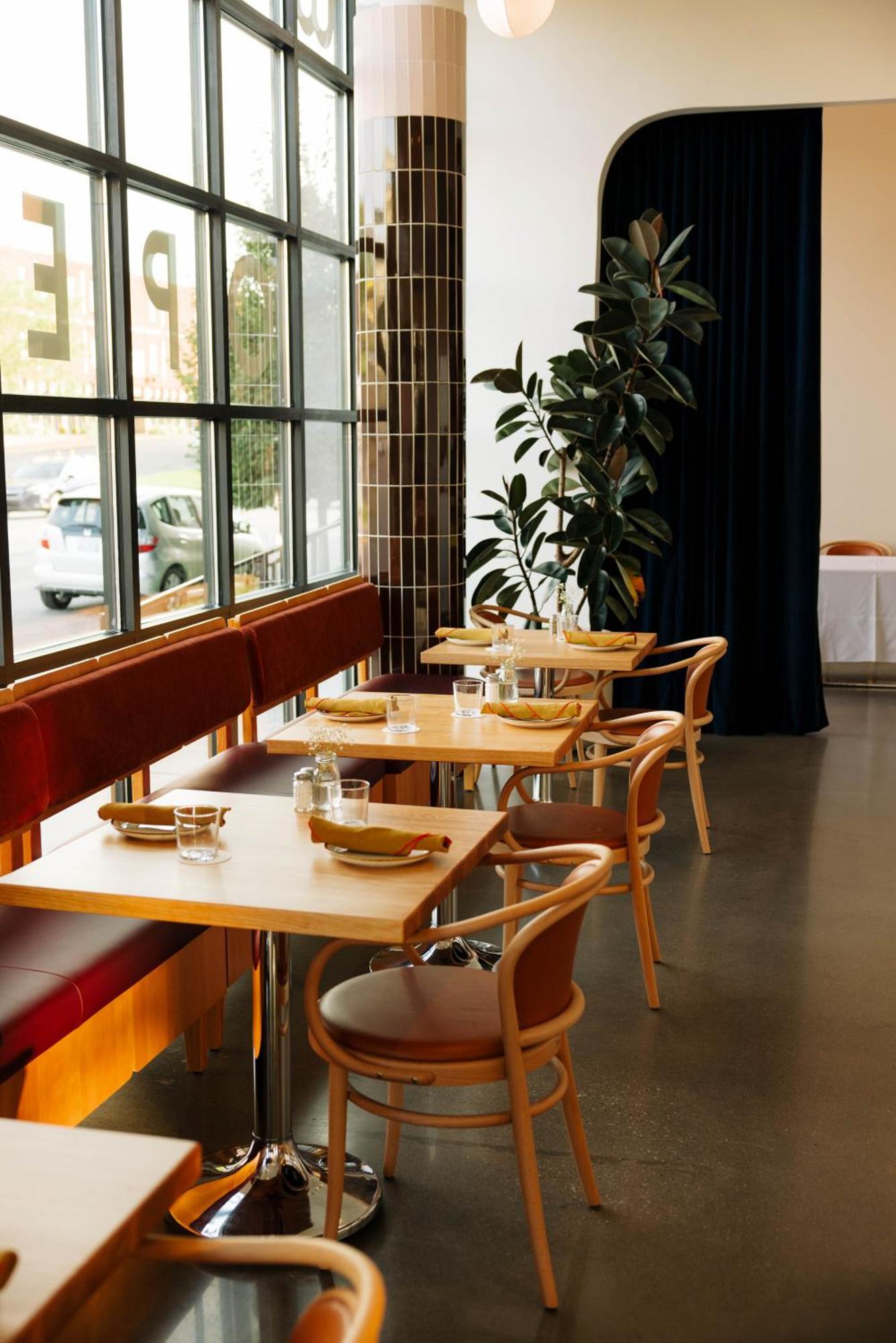 Waymore's & Casual Club Hotel