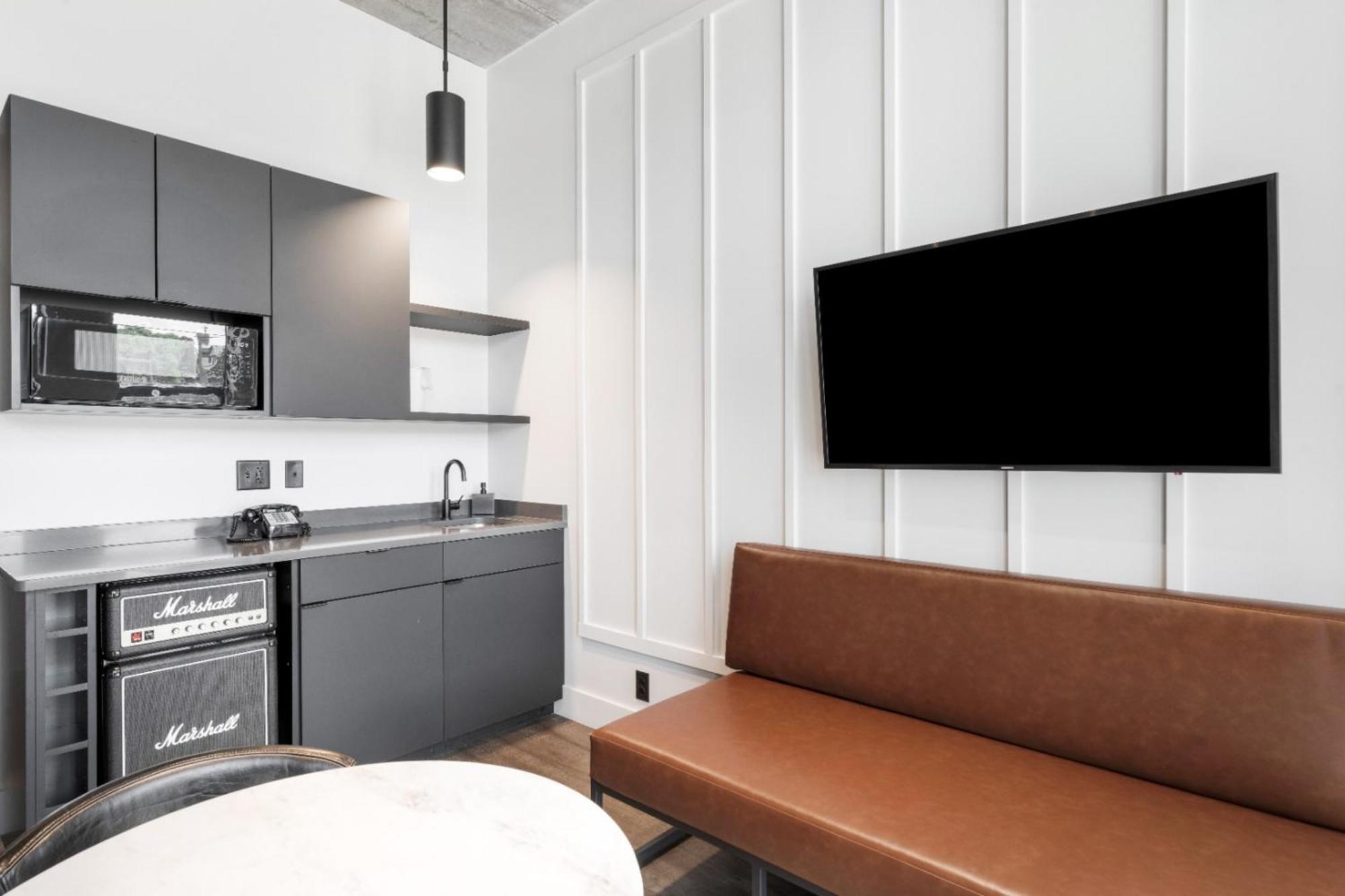 Waymore's & Casual Club Hotel 3*